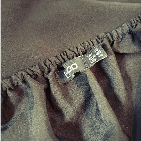 Boohoo Black & Red Floral Embroidery Halter Neck Open Back Poncho Top Size 14 - Picture 7 of 7